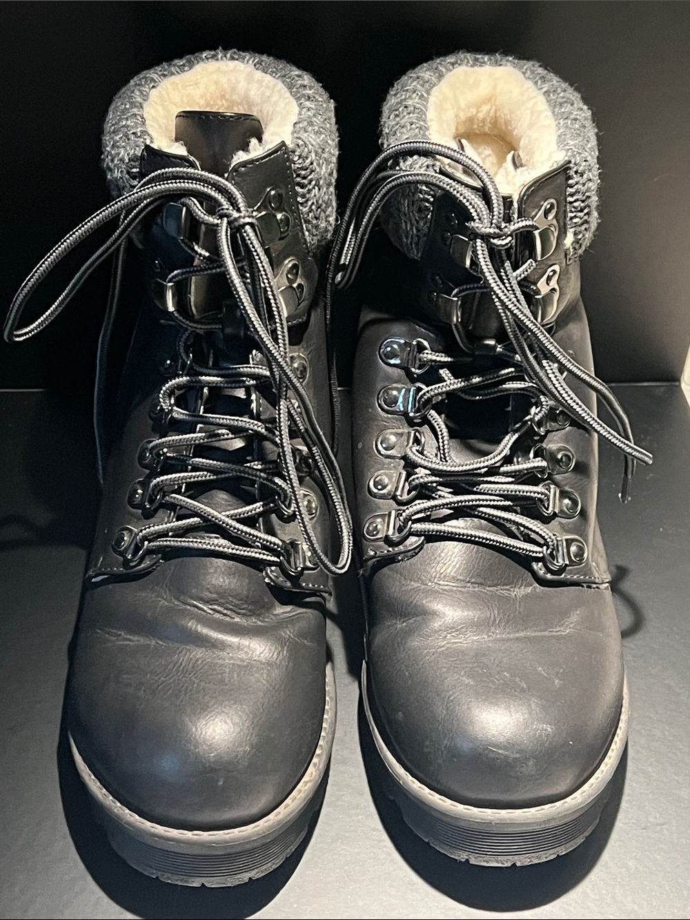MIA Black Lace-Up Boots with Cream Fleece Collar Womens 9